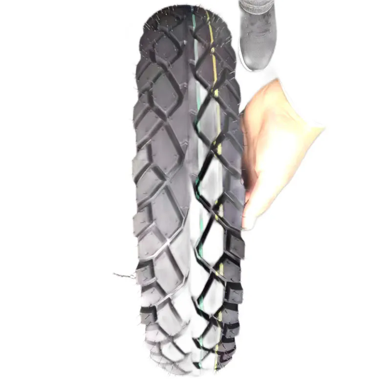 ¿Cómo puedo hacer que mis neumáticos de motocicleta duren más?